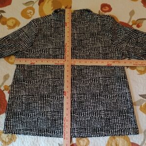 MELLODAY Black and White Geometric Blouse with Yellow Accents